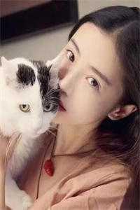 随身带个狩猎空间女主有几个
